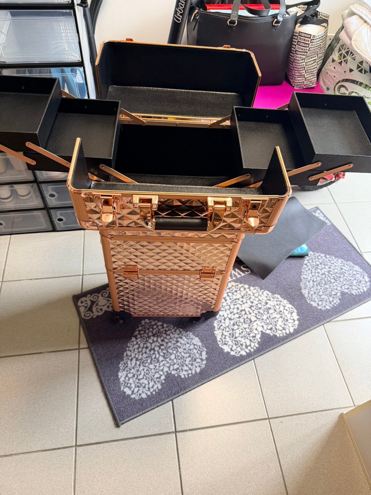 Trolley rose à roulettes pour esthétique, Enlèvement, Utilisé, Métal, Roulettes