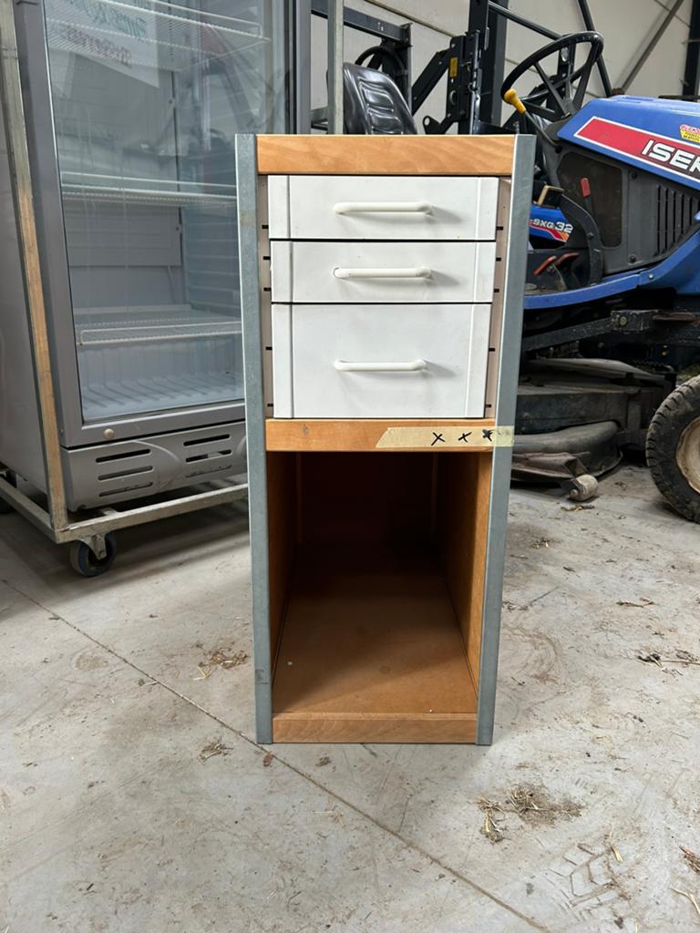 Meuble kewlox, Enlèvement, Utilisé