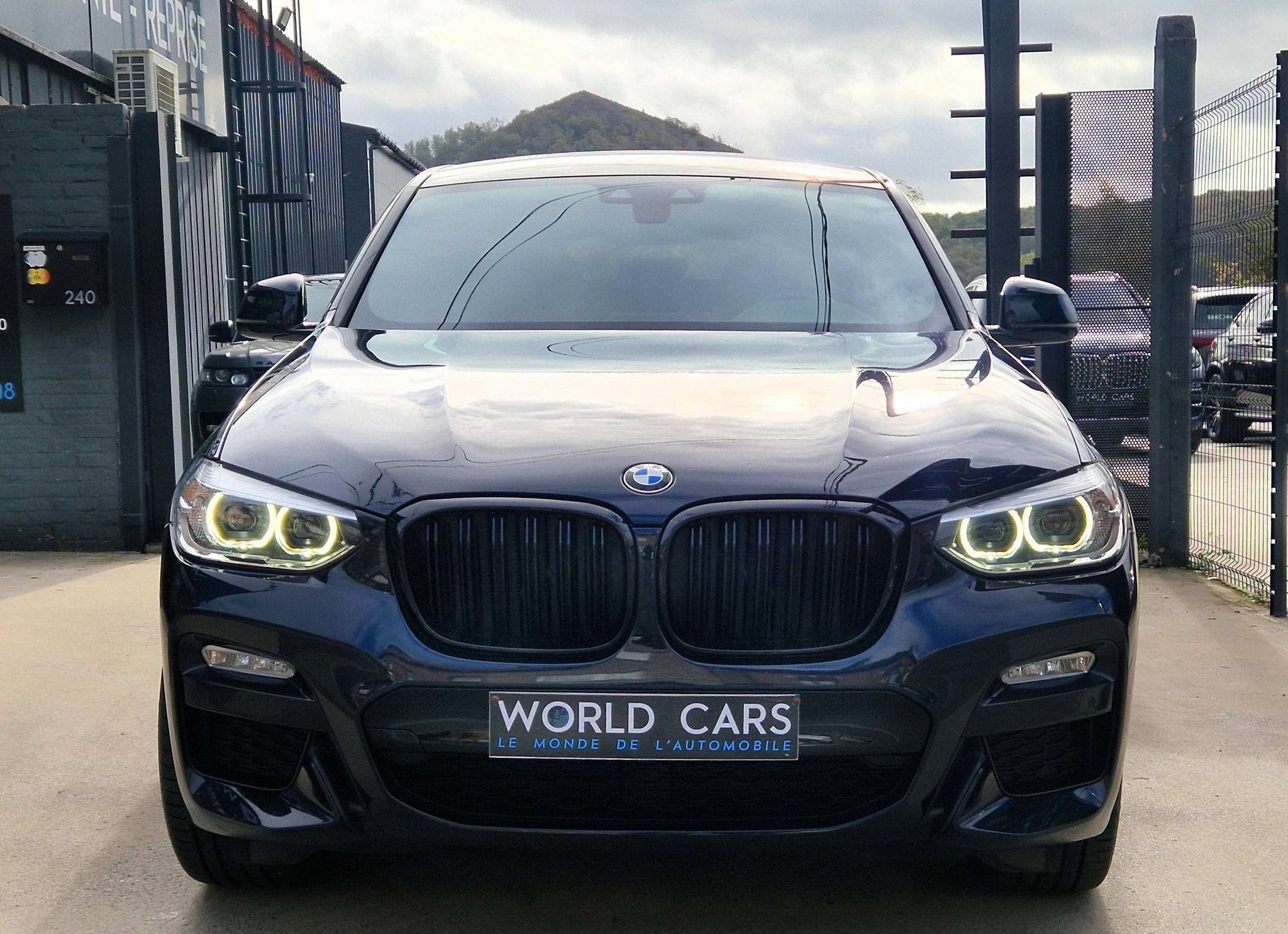 BMW X4 X4 2.0iAS xDrive20 - PACK M - CARBON SCHWARZ - BOITE, Auto's, Automaat, 1998 cc, Bi-Xenon koplampen, Gebruikt