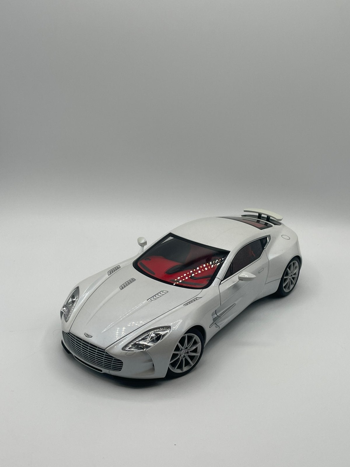 Aston Martin ONE 77 AUTOart 1/18, Ophalen, Zo goed als nieuw
