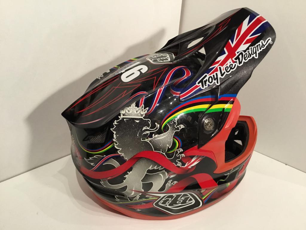BMX / DIRTBIKE CARBON HELM TROYLEE, Fietsen en Brommers, Ophalen, Zo goed als nieuw