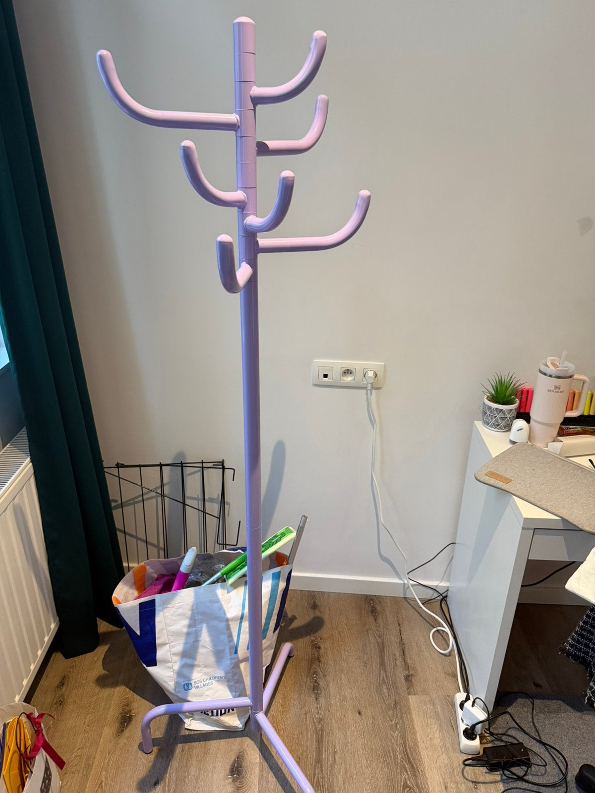 Porte manteaux violet, Maison & Meubles, Enlèvement, Utilisé, Portemanteau sur pied, 150 à 200 cm