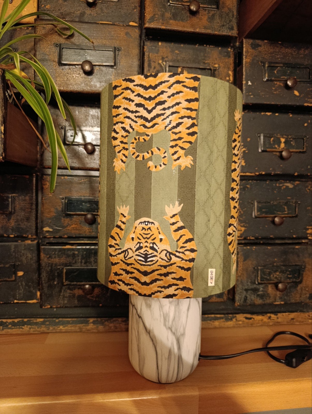 Lampe artisanale , tissu indien tigre kaki, Maison & Meubles, Enlèvement ou Envoi