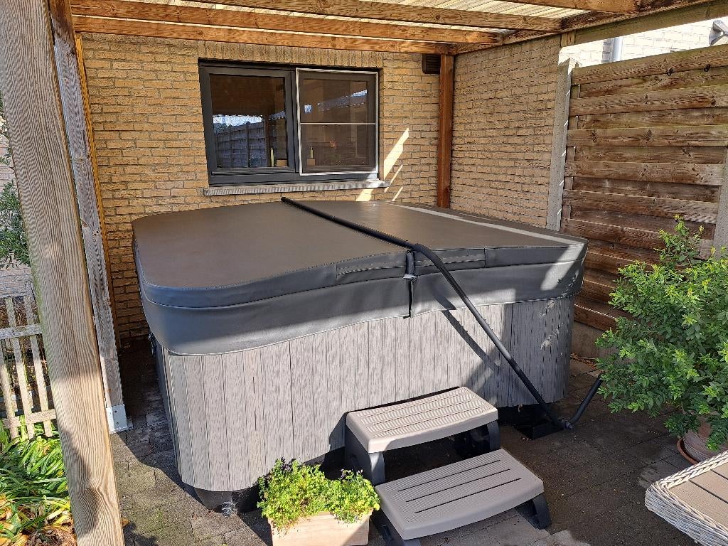 Jacuzzi, Bewell Canadian Spa E585, Tuin en Terras, Bubbelbaden en Hottubs, Zo goed als nieuw, Vast, Ophalen