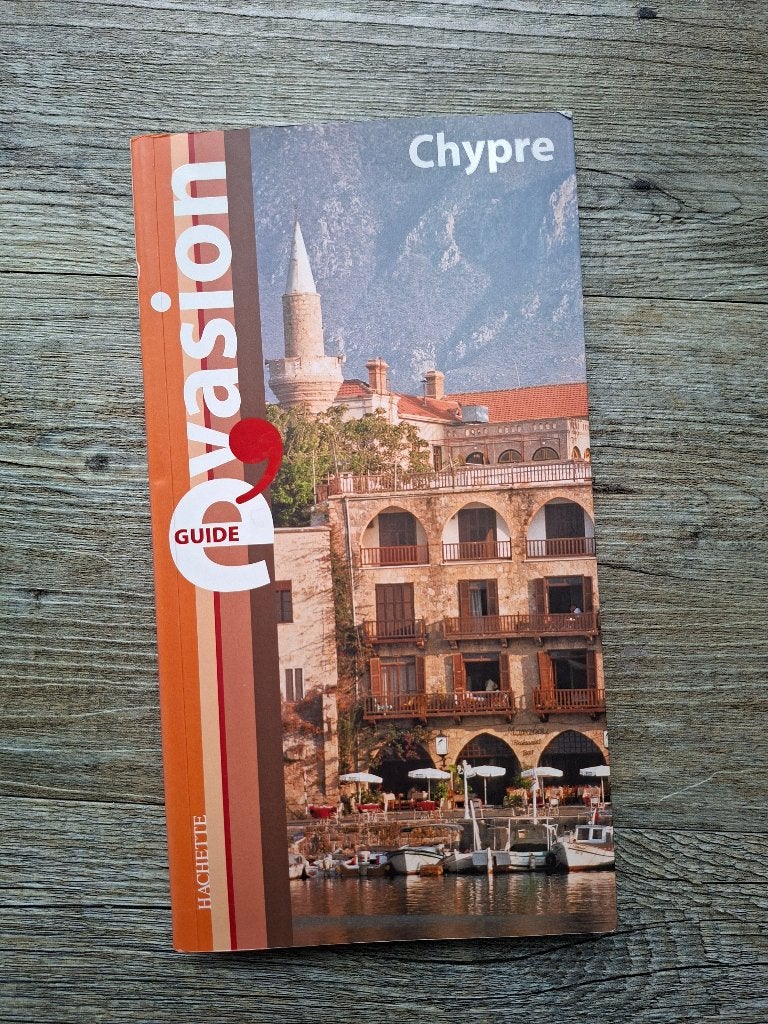 Livre : Chypre - Guide Evasion Hachette, Guide ou Livre de voyage, Autres marques, Enlèvement ou Envoi, Comme neuf