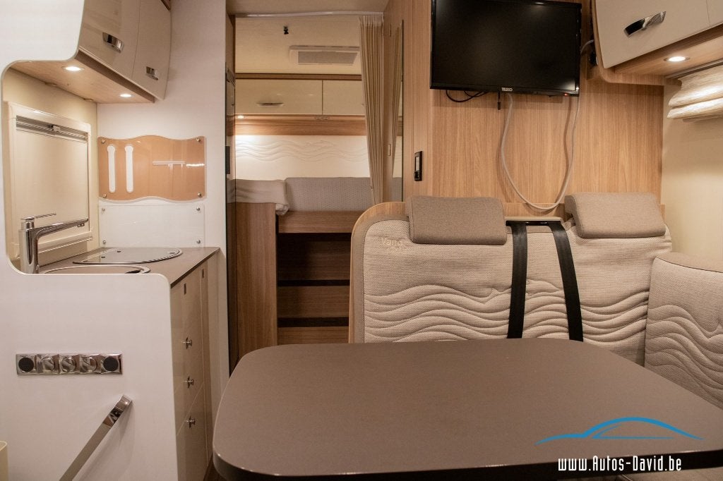 Burstner Delfin T690G. 3 Lits / PANNEAU SOLAIRE, Caravanes & Camping, Camping-cars, Siège standard, Réfrigérateur, Boîte manuelle