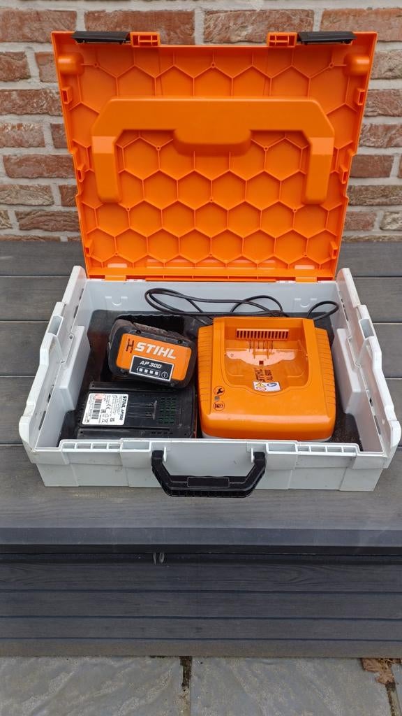 Stihl heggenscharen, bosmaaier en kettingzaag., Ophalen, Accu