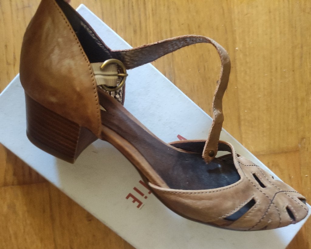 Nieuwe leren sandalen voor dames, schoenen, Ophalen, Bruin, Nieuw, Sandalen of Muiltjes