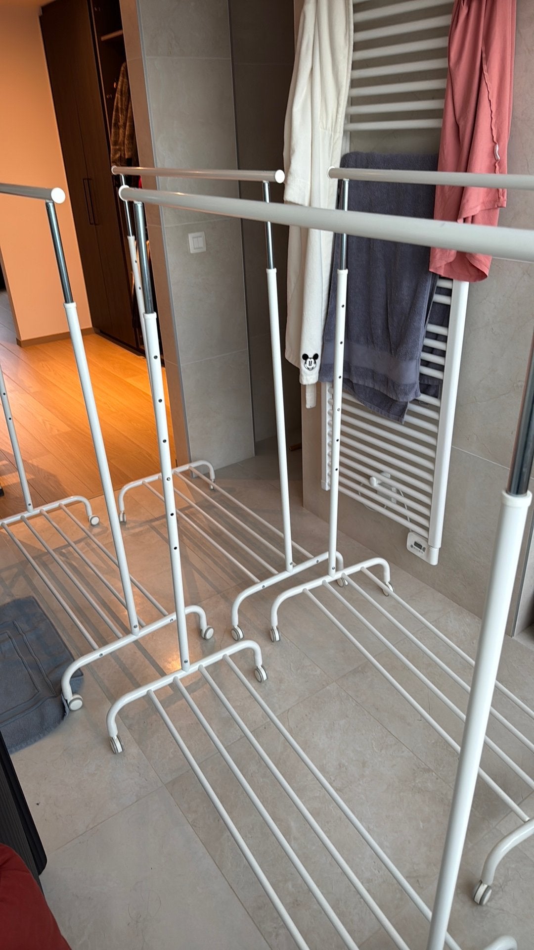 Porte vêtements blanc sur roulettes, Enlèvement, Comme neuf
