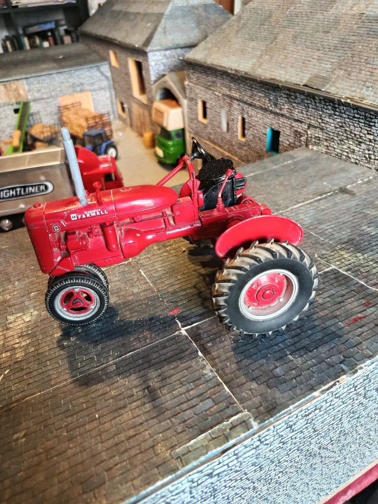 Tracteur Farmall B Ertl de 1990, Hobby & Loisirs créatifs, Voitures miniatures | 1:18, Enlèvement ou Envoi, Utilisé, Autres types