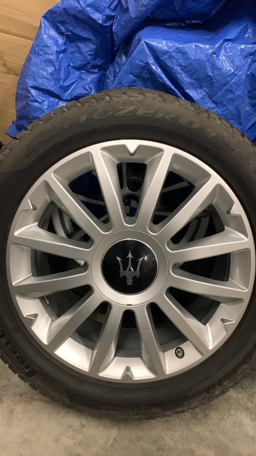 Maserati, Autos : Pièces & Accessoires, Enlèvement, Pneus hiver, Pneu(s)