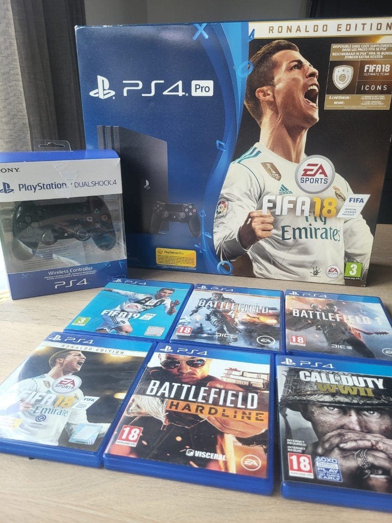 Playstation 4 Pro 1TB + 2 x V2 Controller in Doos, Ophalen, Met games, Met 2 controllers, Zo goed als nieuw
