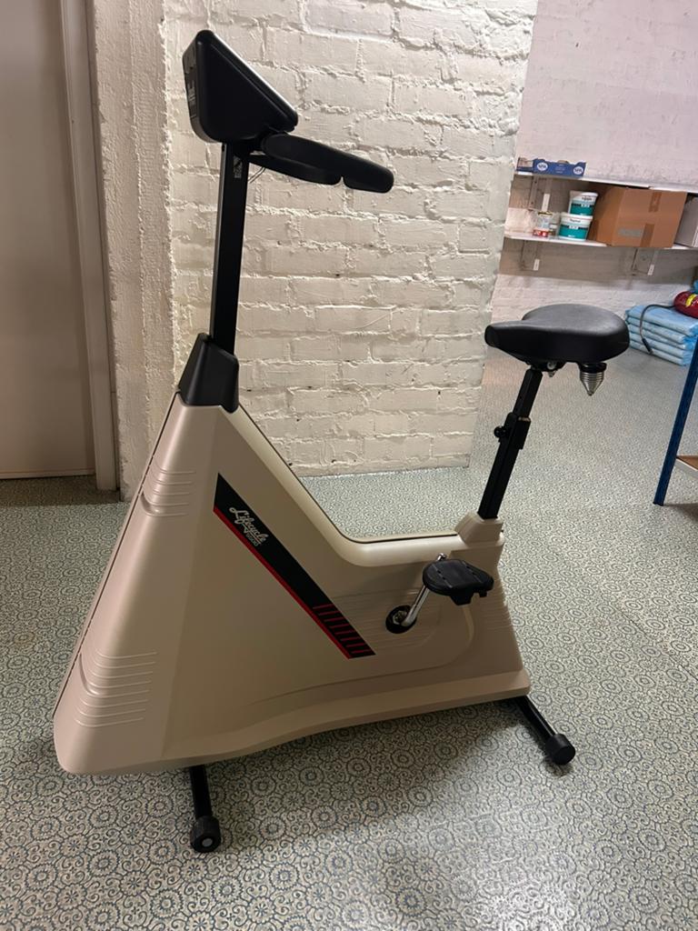Hometrainer, Sport en Fitness, Ophalen, Zo goed als nieuw, Hometrainer