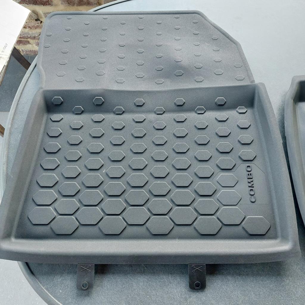 Rubberen mattenset Opel combo en peugot nw origineel, Auto diversen, Automatten, Ophalen of Verzenden, Nieuw