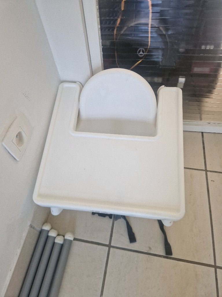 EETSTOEL IKEA GRATIS, Kinderen en Baby's, Ophalen, Zo goed als nieuw, Gordel(s)