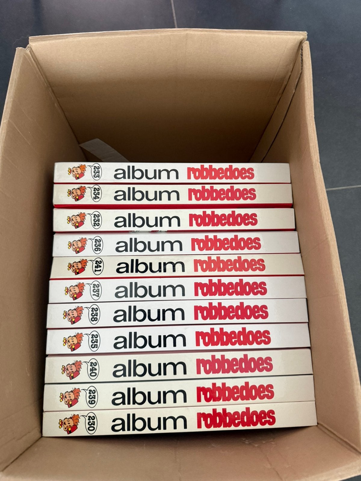 Robbedoes 11 albums, Boeken, Ophalen, Zo goed als nieuw