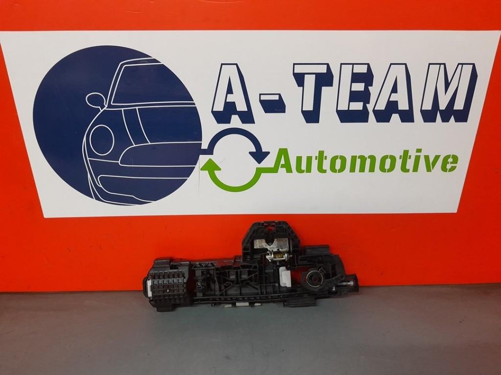 PORTIERGREEP BUITEN LINKS VOOR CLA (117.3) (A2047602934), Gebruikt, Voor, Mercedes-Benz