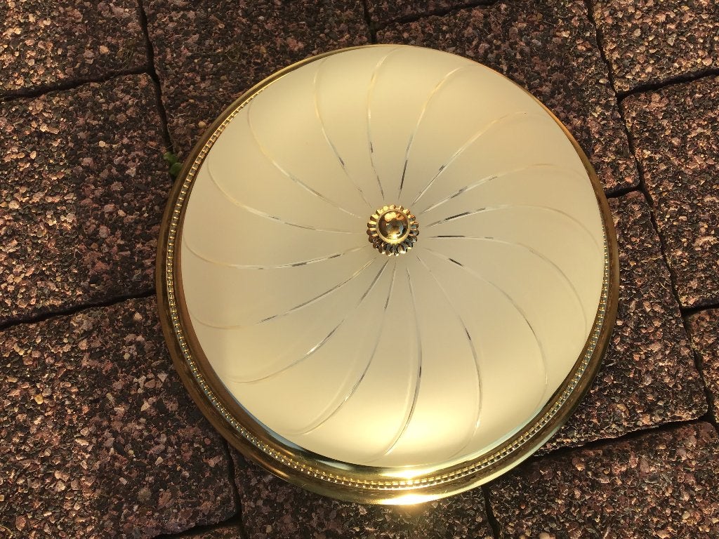 Mooie plafondlamp met melkglazen kap., Huis en Inrichting, Ophalen, Gebruikt, Vintage, E27 (groot)