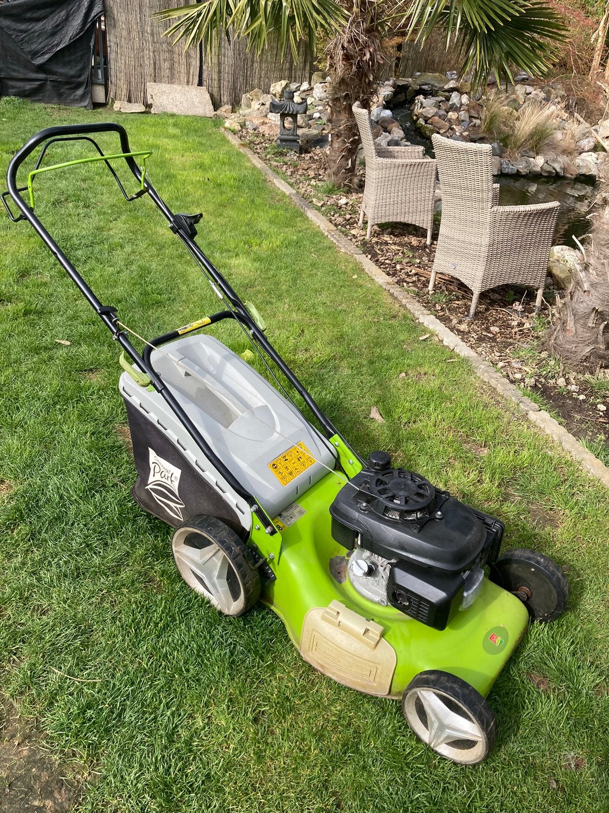 Grasmaaier zelftrekker met honda motor, Tuin en Terras, Grasmaaiers, Ophalen, Zo goed als nieuw