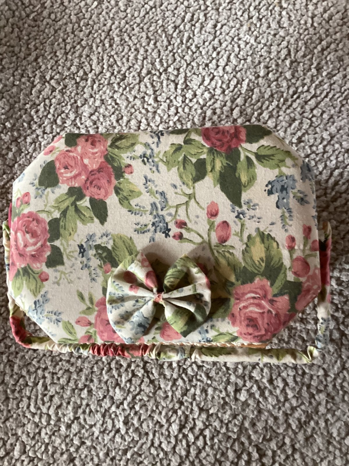 Kit de couture floral, Enlèvement