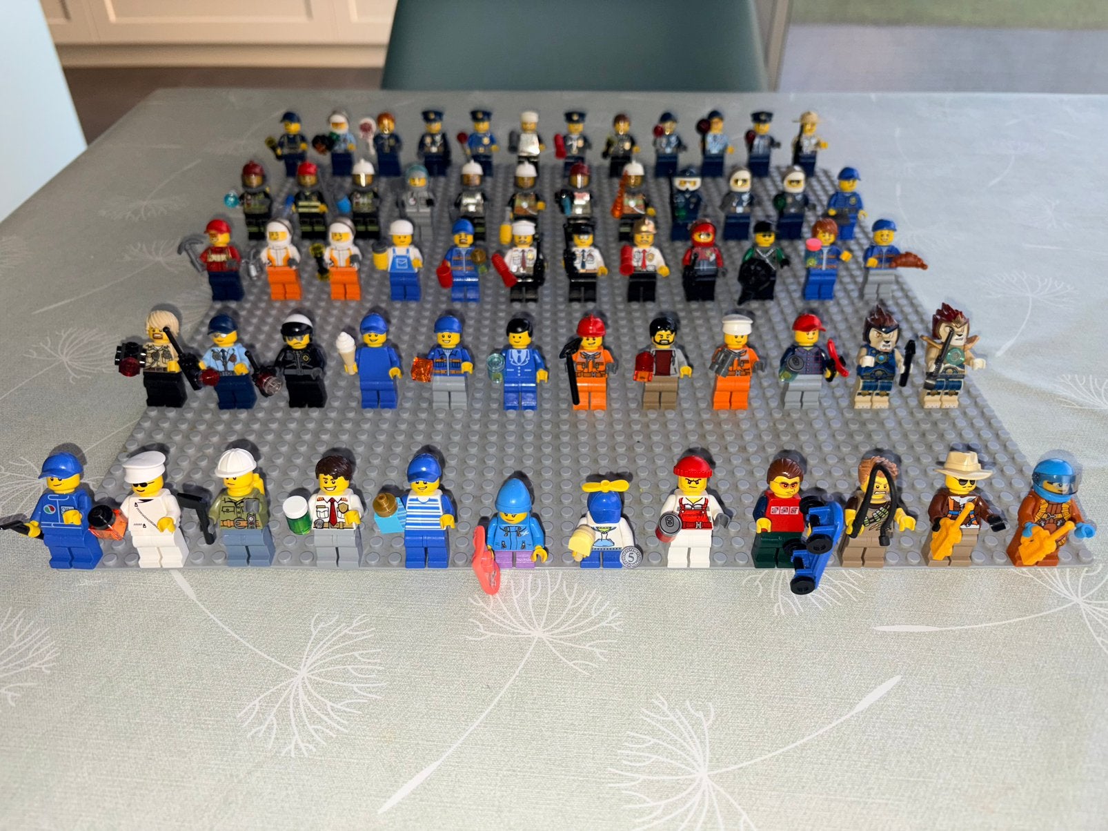 Lego figuren 1,5€ per stuk, Kinderen en Baby's, Speelgoed | Duplo en Lego, City, Lego, Ophalen of Verzenden, Zo goed als nieuw