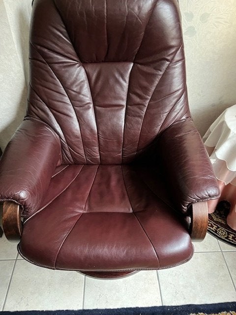 Ledren fauteuil + bijpassende poef, Enlèvement, Utilisé, Cuir