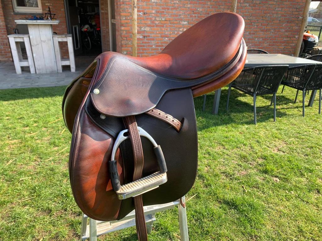 Butet springzadel 17 inch bruin, Ophalen, Gebruikt, Springen