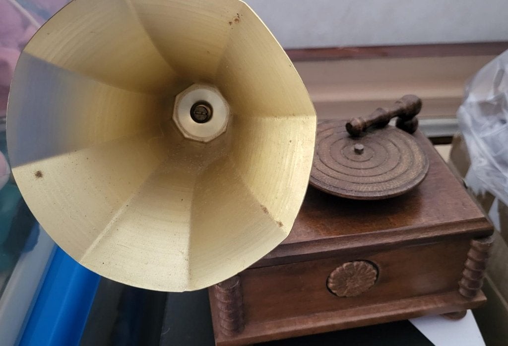 verschillende grammofoontjes als juwelendoos, Ophalen
