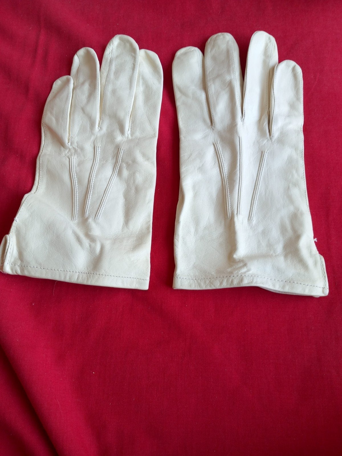 Paire de gants blanc, en cuir. Taille 9. Neufs, Antiquités & Art, Antiquités | Vêtements et Textile, Enlèvement ou Envoi
