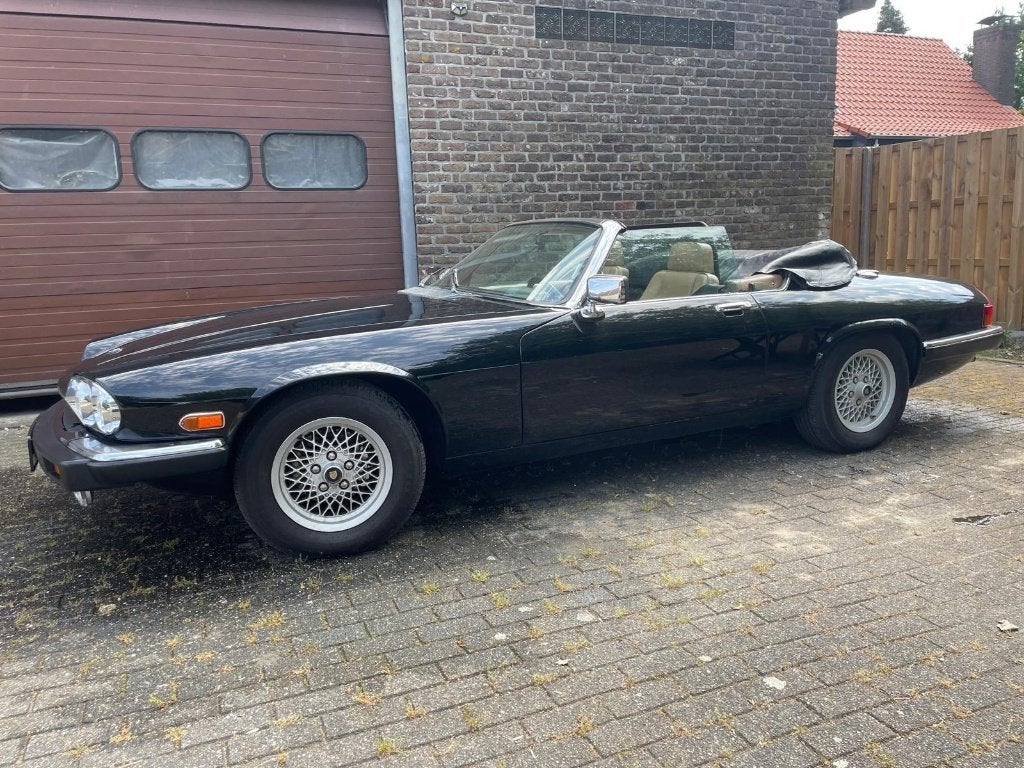 Jaguar V12 oldtimer, Auto's, Automaat, Achterwielaandrijving, Beige, Zwart