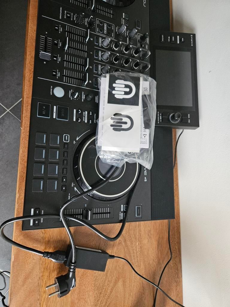 Denon DJ SC live 4, Enlèvement, Denon