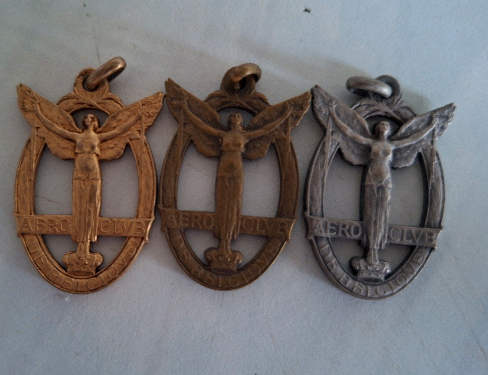 Antieke medailles AERO CLUB DE BELGIQUE (1905), Collections, Enlèvement ou Envoi, Armée de l'air, Ruban, Médaille ou Ailes