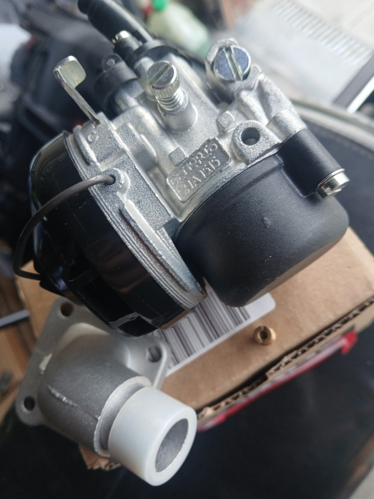 a vendre carburateur de 15.5 delorto neuf avec pipe, Vélos & Vélomoteurs, Enlèvement ou Envoi