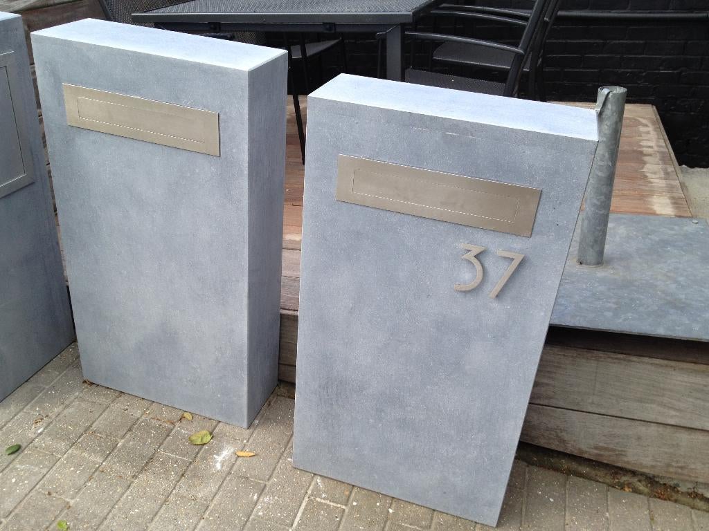 brievenbus in arduin stopzetting alles moet weg, Tuin en Terras, Ophalen of Verzenden, Nieuw, Hardsteen, Staande brievenbus