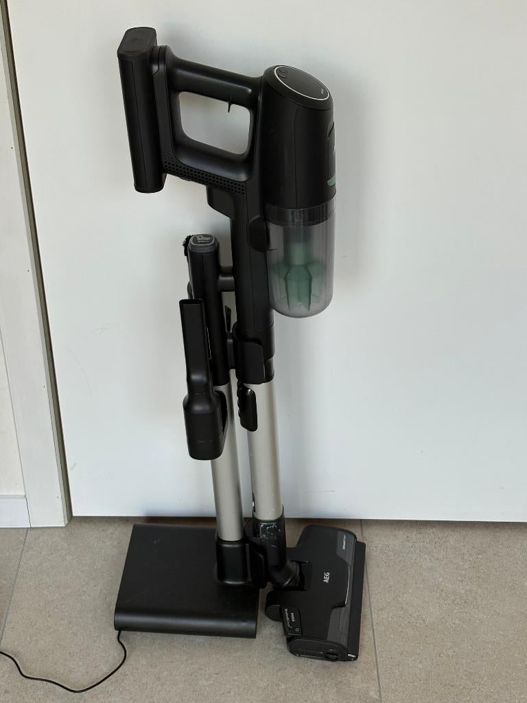 AEG Steelstofzuiger Ultimate 8000, Elektronische apparatuur, Ophalen, Gebruikt, Stofzuiger, Minder dan 1200 watt