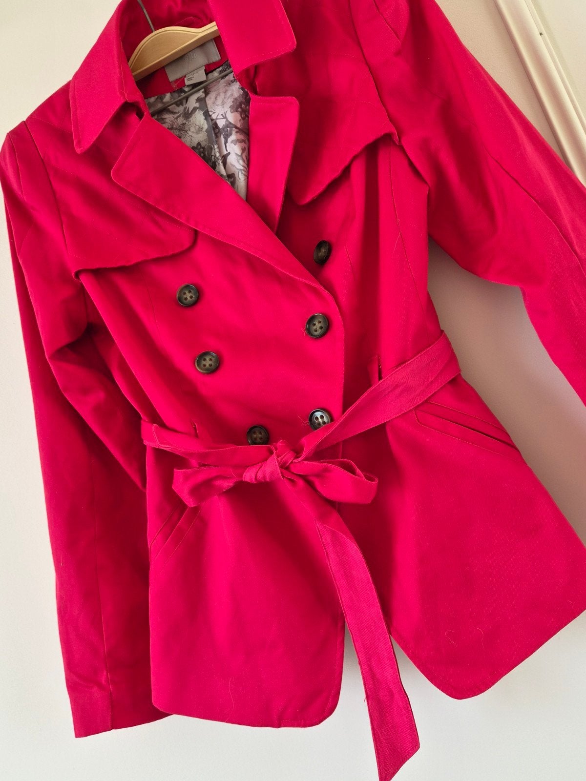 H&M red short trench coat size M/L – floral lining, Enlèvement ou Envoi
