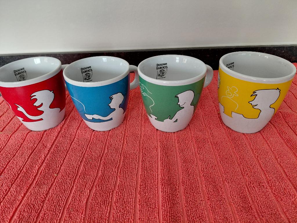 Set van 4  Vintage koffietassen Douwe Egberts, Huis en Inrichting, Keuken | Servies, Gebruikt, Ophalen of Verzenden, Overige stijlen