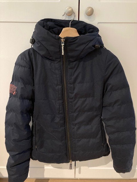 Superdry blauwe jas maat EU 34 met kap (niet afneembaar), Kleding | Dames, Jassen | Winter, Superdry, Ophalen of Verzenden, Maat 34 (XS) of kleiner