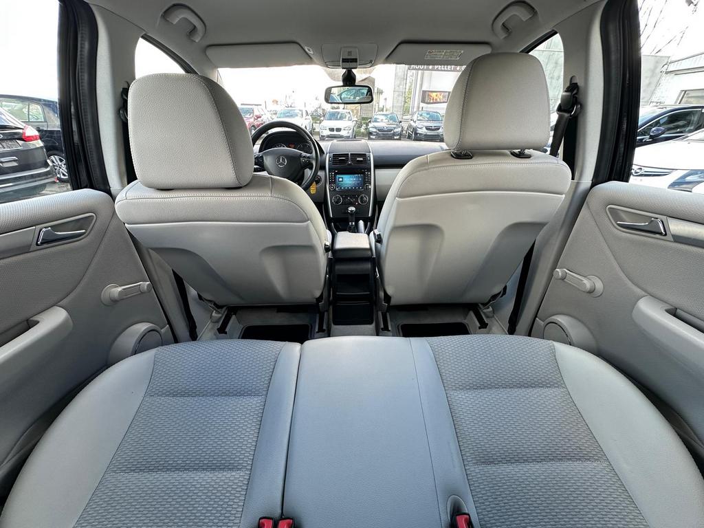 Mercedes-Benz A180 2L Diesel Eerste Eigenaar, Auto's, Mercedes-Benz, Euro 5, Zwart, Bedrijf, Parkeersensor