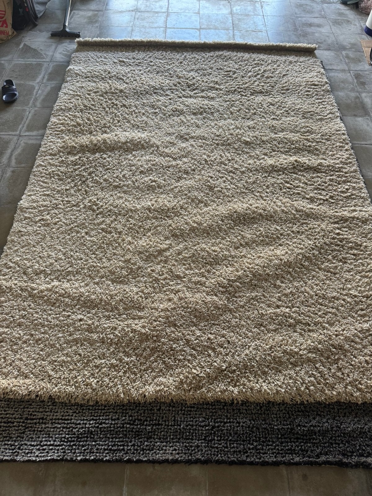 Tapis beige/ blanc cassé en tres bon etat - 2m sur 3m, Maison & Meubles, Enlèvement, Comme neuf, Beige