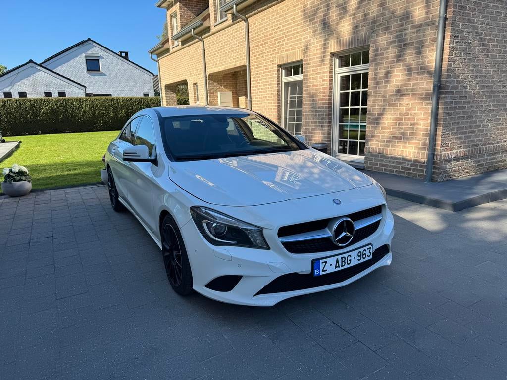 Mercedes CLA 200cdi AMG Automaat 2014 Xenon Navi PDC, Auto's, Mercedes-Benz, Achterwielaandrijving, Zwart, 4 cilinders, Leder en Stof