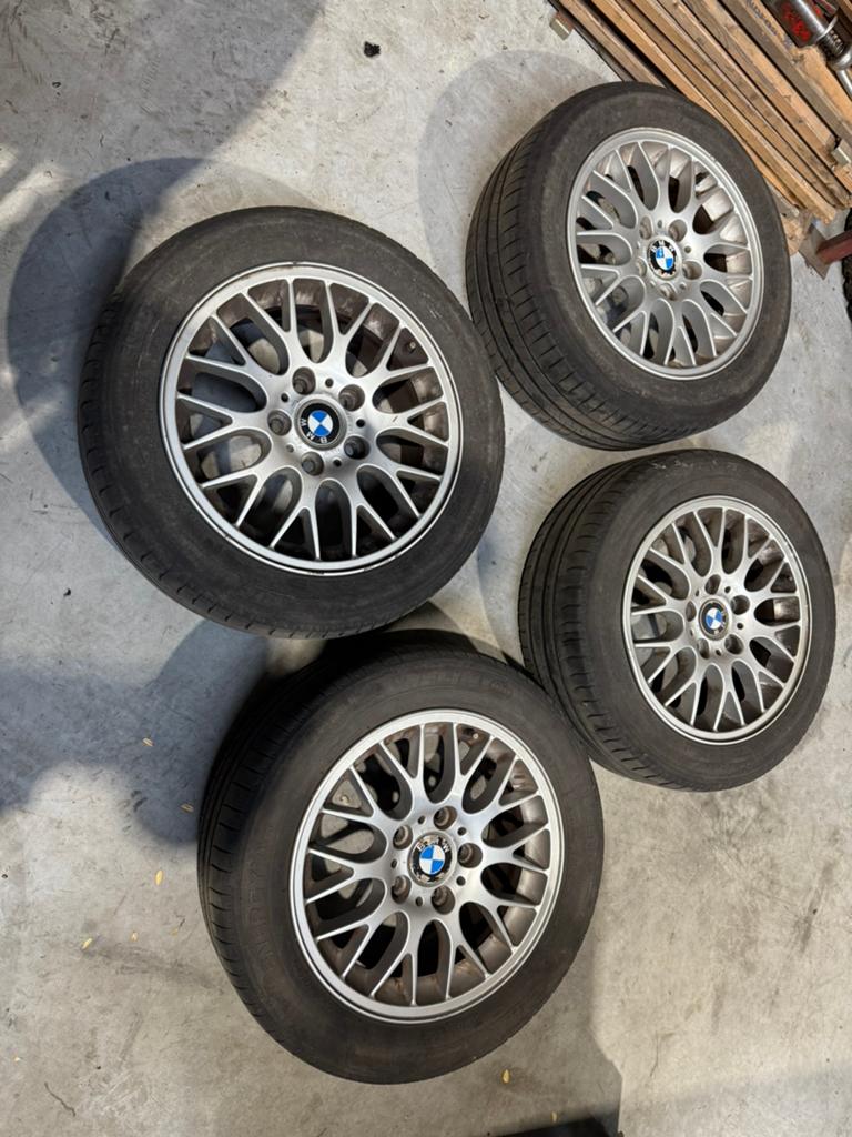 Velgen bmw, Ophalen, Band(en)