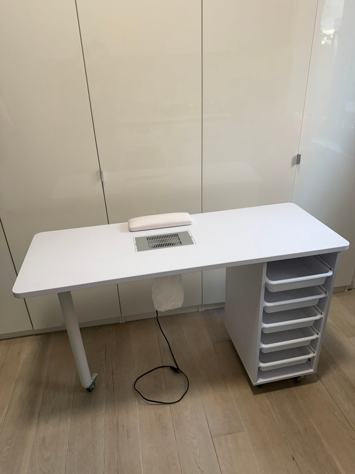 Manicure tafel, Maison & Meubles, Bureaux, Autres types, 120 cm, 45 cm, Avec roues
