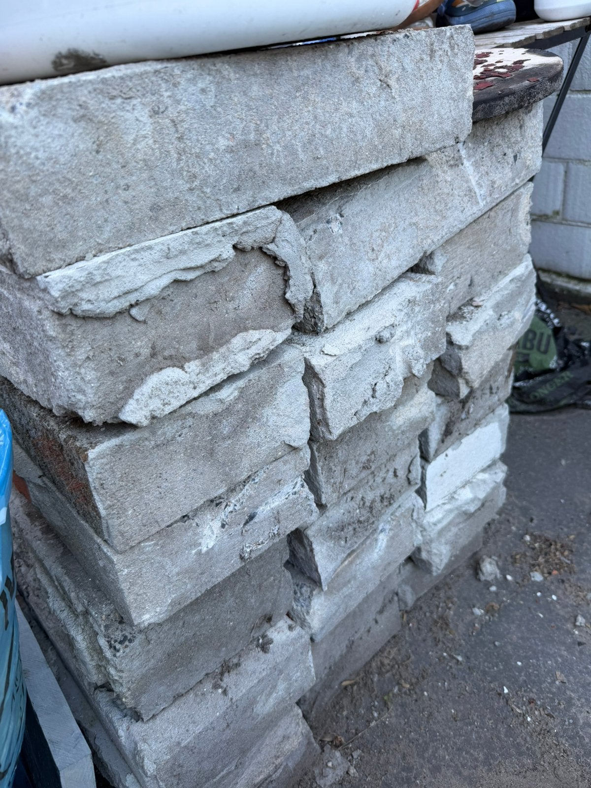 GRATIS BETON BLOKKEN +-50, Ophalen, Gebruikt, Beton, Overige typen