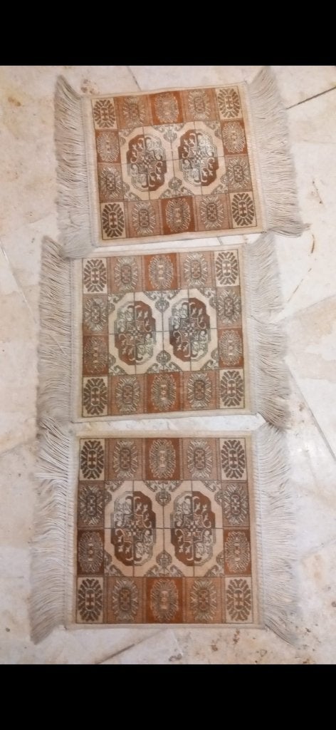 3 Tapis d'Orient, Enlèvement