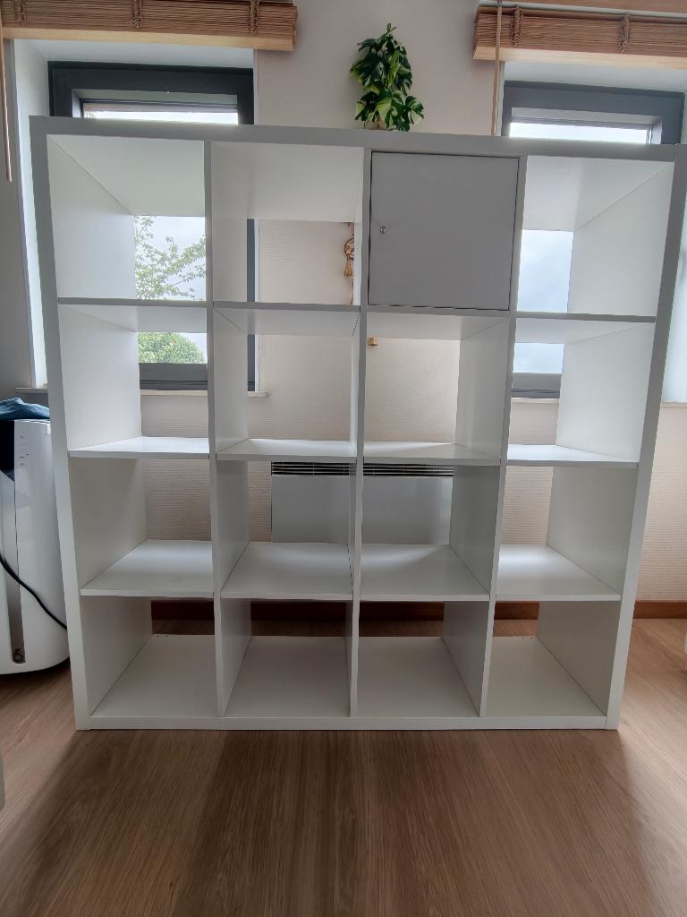 Etagère IKEA KALLAX 4 x 4 (16 cases) + accessoire porte, Maison & Meubles, Armoires | Étagères, Comme neuf, Enlèvement