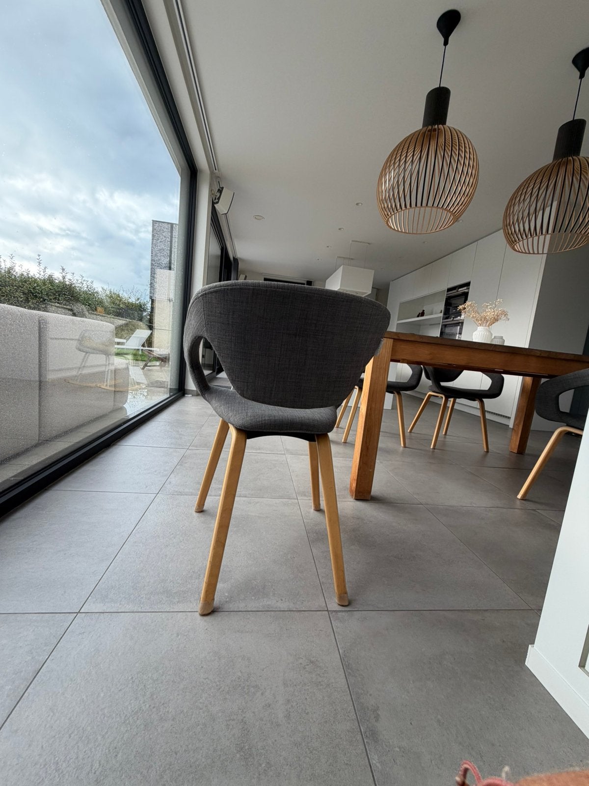 Eetkamerstoelen donkergrijs gestoffeerd (4), Huis en Inrichting, Ophalen, Gebruikt, Modern, Stof