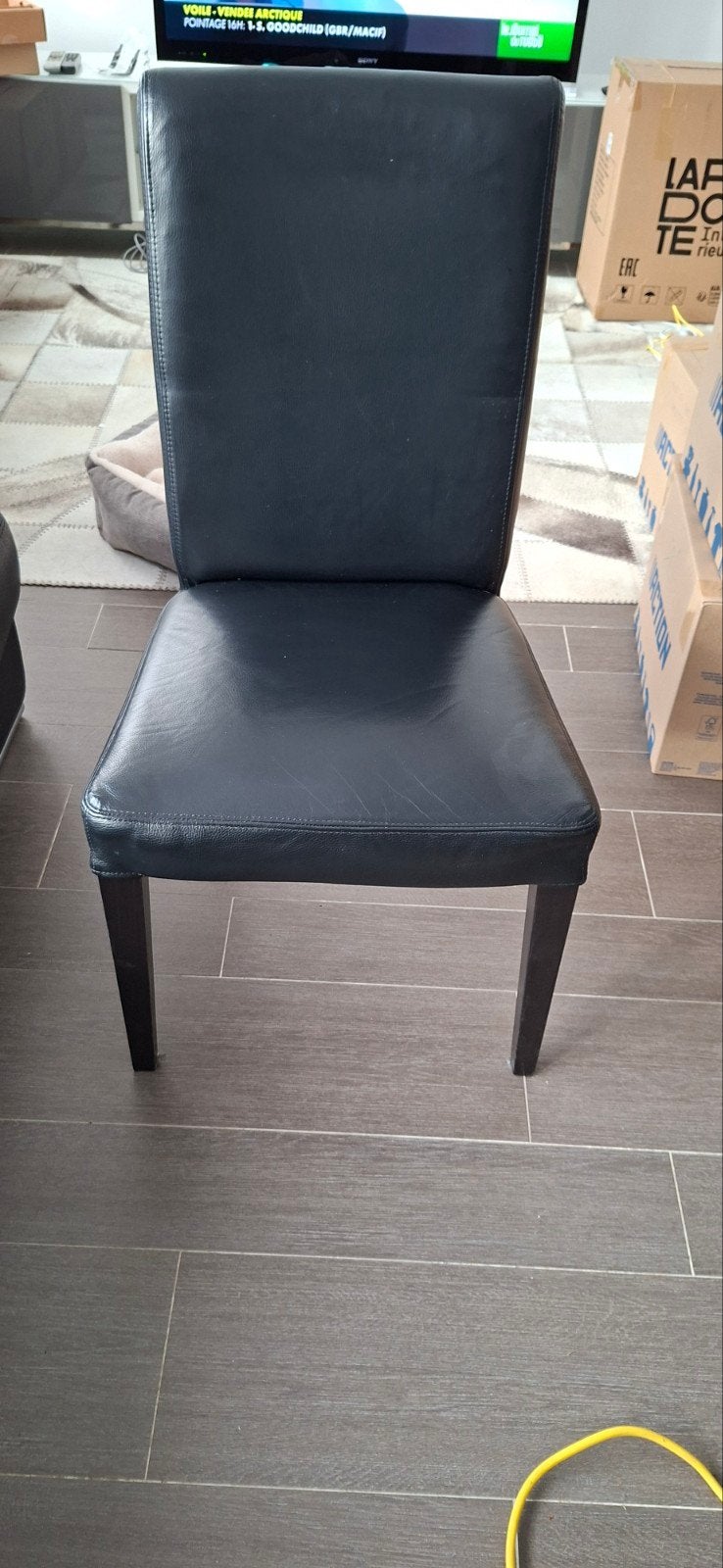 4 chaises IKEA cuir et bois modèle Bergmund, Maison & Meubles, Enlèvement, Bois, Une