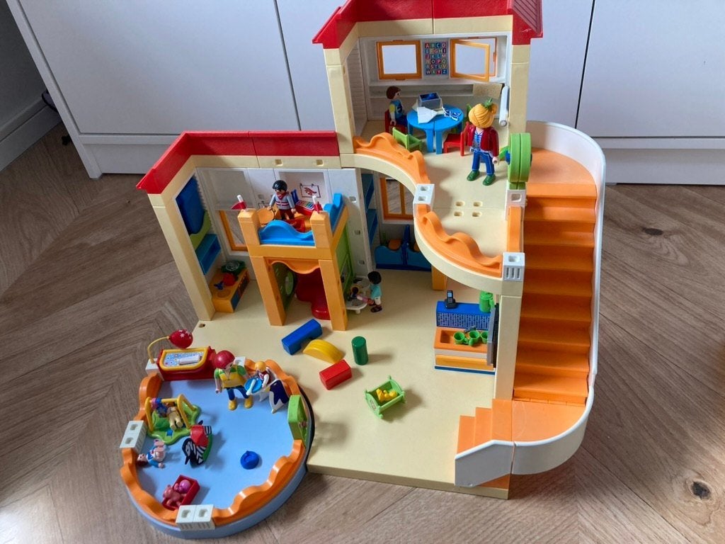 Playmobil school 5567 & creche 5570, Ophalen
