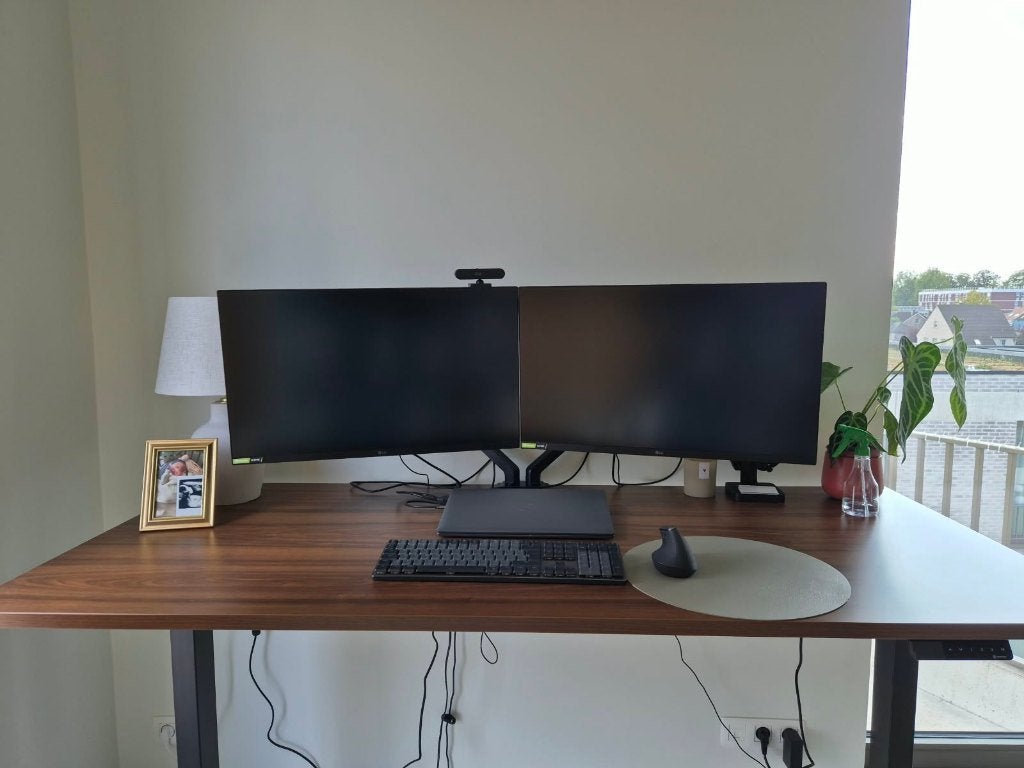 Ergotopia Desktopia elektrisch bureau 18080 cm walnoot, Huis en Inrichting, Ophalen, Elektrisch, 180 cm, Zo goed als nieuw